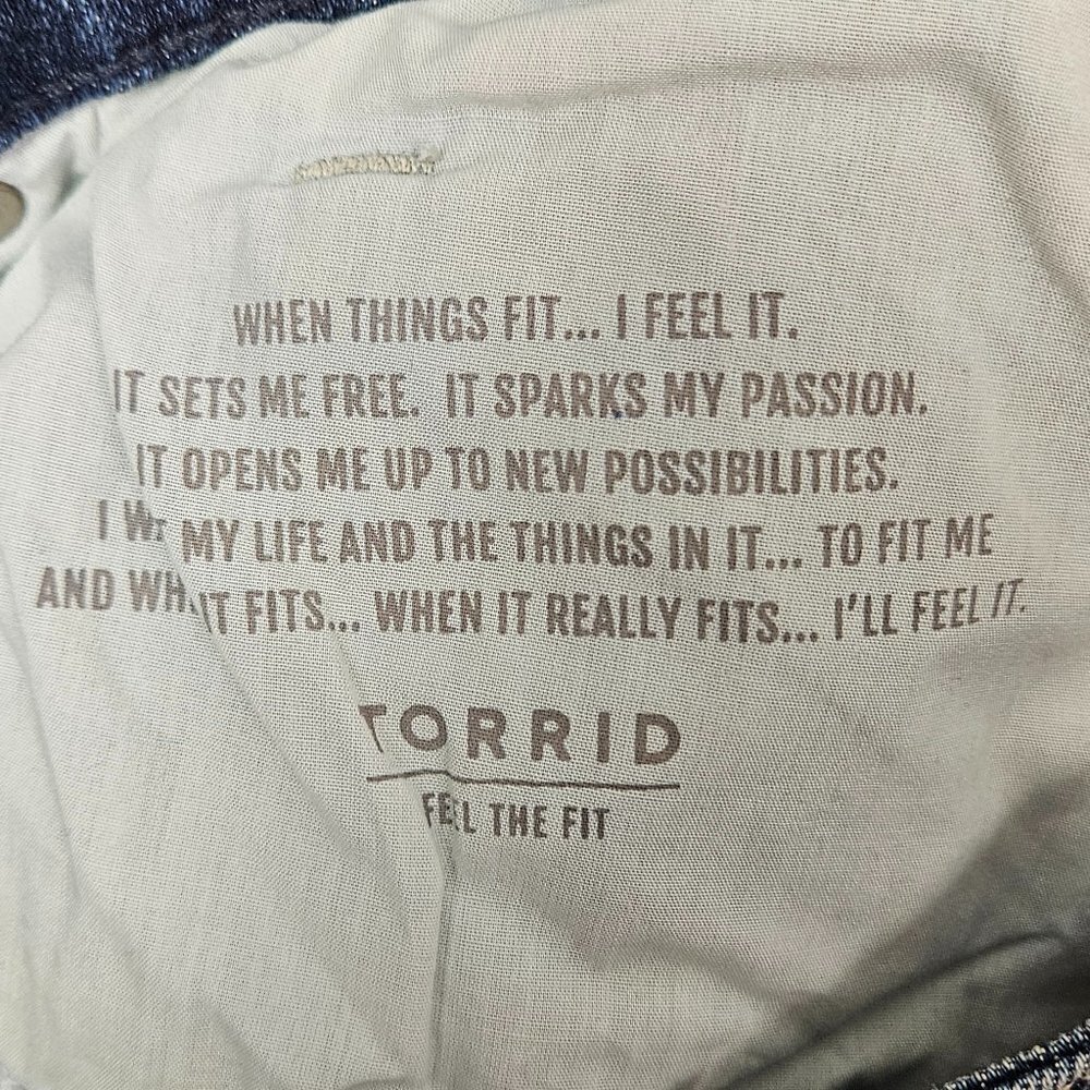 NWT TORRID Destructed Knee Distressed Button Fly Raw Hem Jean 18S 14589345 - Picture 13 of 13